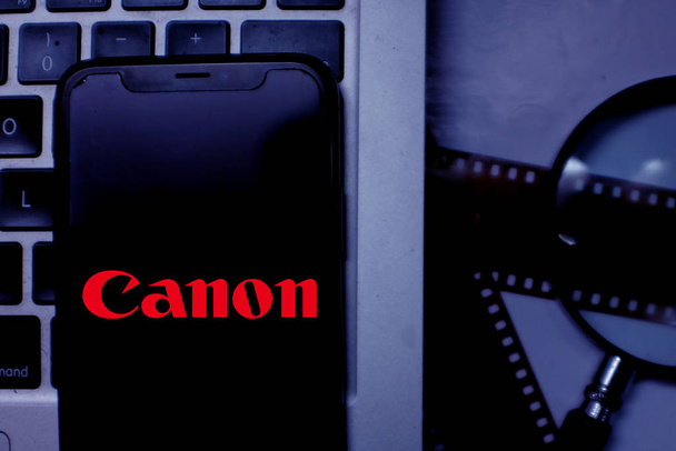 Smart phone with the CANON logo, a company dedicated to photography. United States, California, February 26, 2020 - Фото, изображение