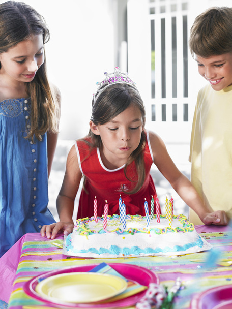Girl blowing out birthday candles - Foto, Imagen