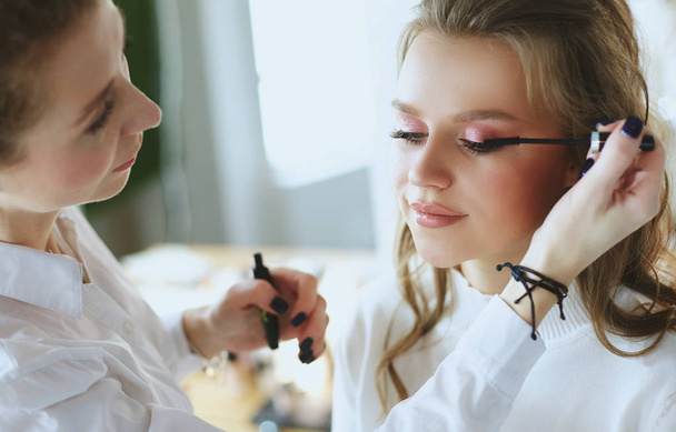 beautiful young model woman getting fashion make-up - Foto, imagen