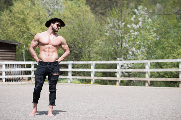 Cowboy Man at Ranch Outdoors - Φωτογραφία, εικόνα