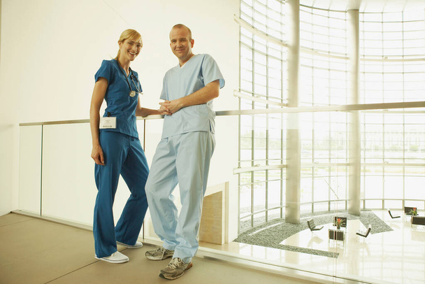 Medical personnel in modern facility - Фото, зображення