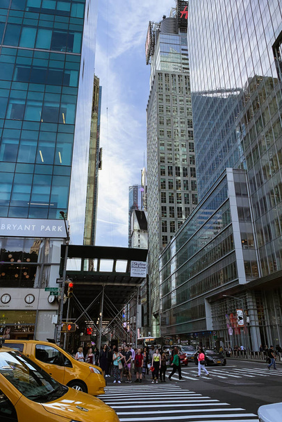 New York City/USA - May 24, 2019.  Manhattan skyline, New York city. Street view, traffic, tourists - Foto, Bild