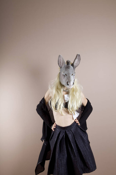 Because laughter is the best medicine, laugh at the stereotypes of the blonde.Blond Donkey woman wearing a black bra with toilet paper inside - Foto, Imagem