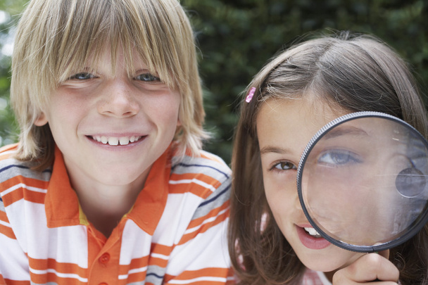 Boy and Girl with Magnifying Glass - Foto, immagini