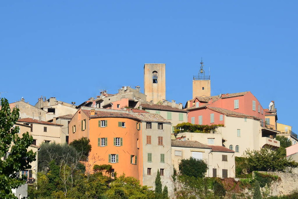 Ranska, Ranskan Riviera, kyydissä kylä Blot on keskiaikainen kylä, jossa on kuuluisa taide lasi ja keramiikka
. - Valokuva, kuva