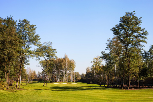 Herbst Golfplatz Landschaft Blick auf grünes Feld - Foto, Bild