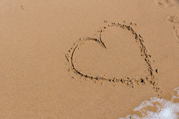 Heart draw on the shore of the sea - Fotó, kép