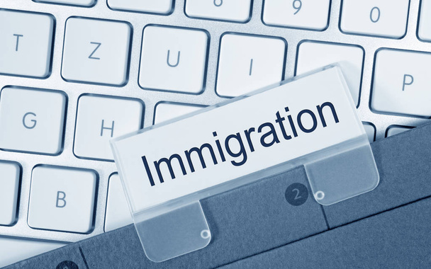 Immigration Ordner auf Computer Tastatur - Foto, Imagen
