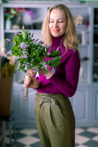 Florist holding a bouquet. Beautiful spring flowers. Arrangement with mix flowers. The concept of a flower shop, a small family business. Work florist. copy space - Foto, immagini