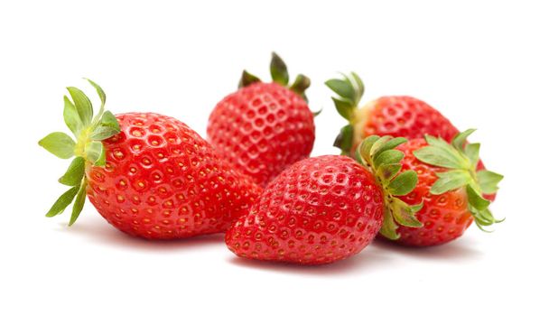fraises mûres rouges sur blanc
  - Photo, image