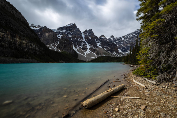 The Lake Moraine in the Canadian Rocky Mountains - 写真・画像