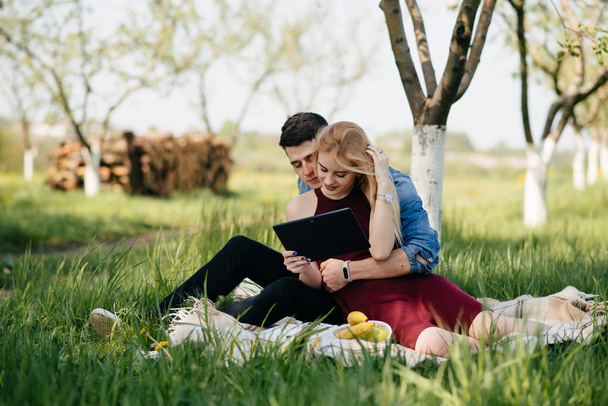 Beautiful couple spend time in a summer park - Photo, Image