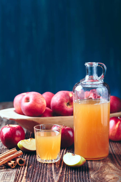 fresh organic apple juice - Fotografie, Obrázek