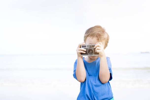 cute little boy making some photos at the beach - Φωτογραφία, εικόνα