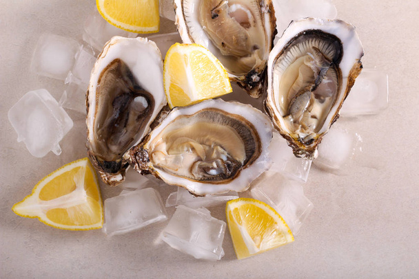 Fresh oysters with lemon  - Fotoğraf, Görsel