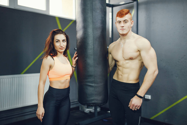 Sports guy and girl in the gym - Zdjęcie, obraz