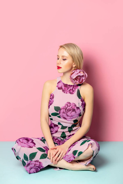 Beautiful woman in style dress with flowers print  - Fotografie, Obrázek