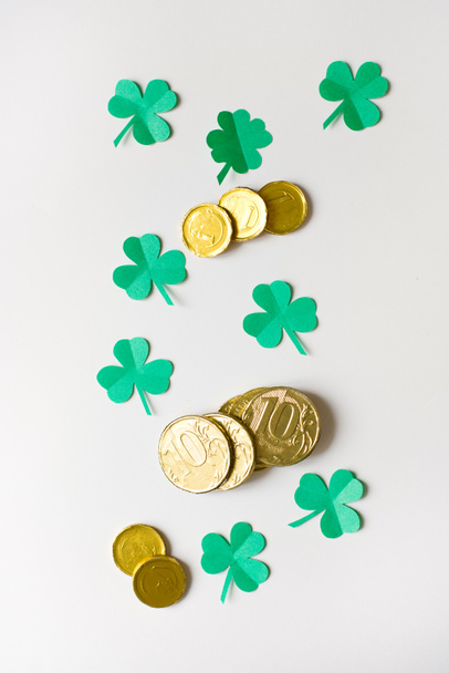 The Composition Of The St. Patrick's Day. A border of paper clov - Fotoğraf, Görsel