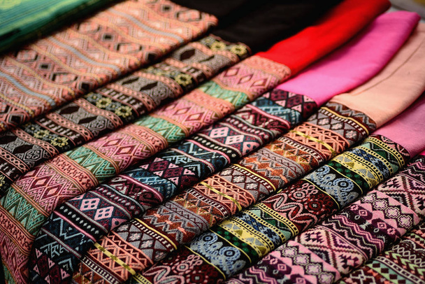 handgemaakte kleurrijke textuur geweven katoen - Foto, afbeelding