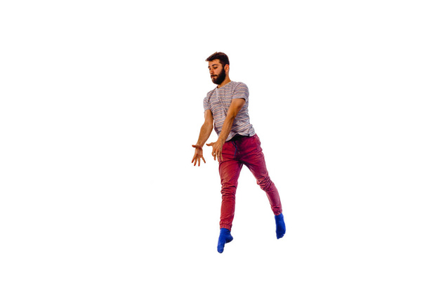 Cool τύπος κάνει brakdance σε λευκό φόντο - Φωτογραφία, εικόνα