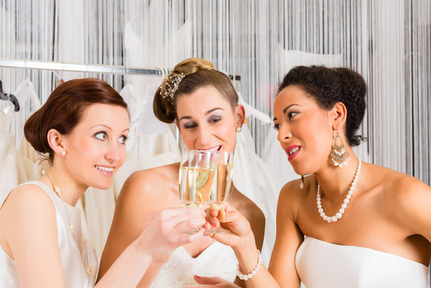 Women drinking champagne while bridal gown fitting in wedding fashion store - Zdjęcie, obraz