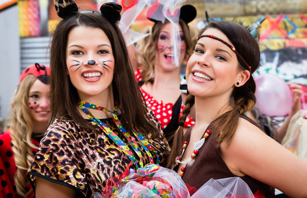 Girls on Rose Monday celebrating German Fasching Carnival - Foto, imagen