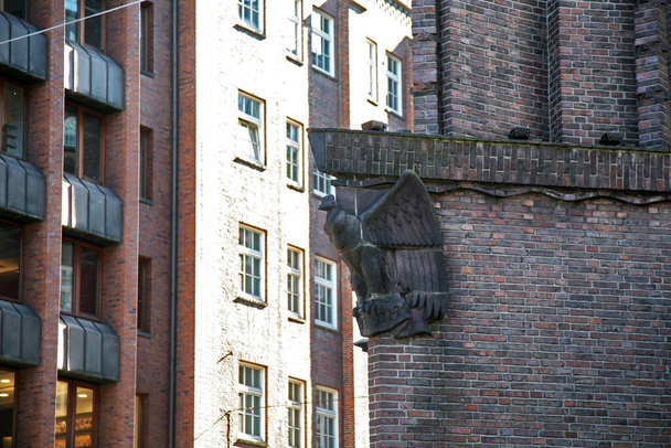 Adler de escultura de piedra, kontorhausviertel hamburg - Foto, imagen