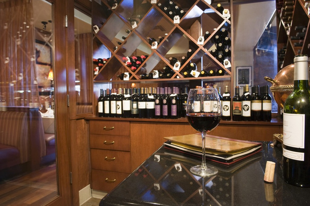Tienda de vinos
 - Foto, Imagen