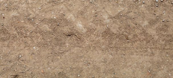 Bruinachtige Dirt Road textuur met Tractor Wiel reliëf - Foto, afbeelding