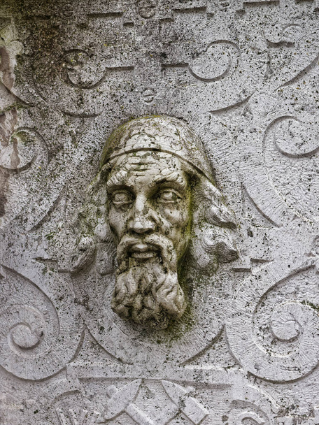Stone twarz rzeźba na stare miasto w Solura - Zdjęcie, obraz
