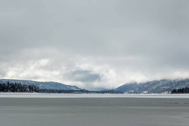 Jezero flozen, změna klimatu v jižní Kalifornii, velké medvědí jezero, San Bernardino, 2016 - Fotografie, Obrázek