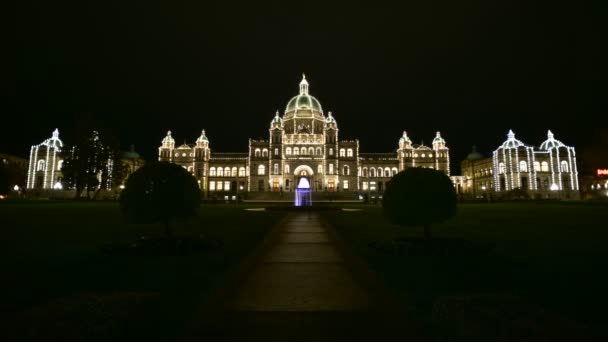 Timelapse film budynku Parlamentu w nocy. Victoria Bc Kanada - Materiał filmowy, wideo