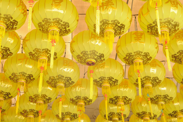 Lampes jaunes pour Festival végétarien chinois
 - Photo, image