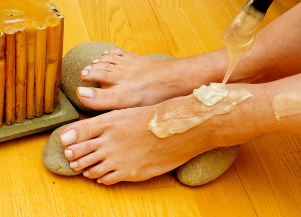 piedi femminili sul trattamento termale
 - Foto, immagini