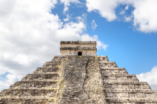 Pyramid of Kukulcan at Chichen Itza in Yucatan Peninsula, Mexico - Photo, Image