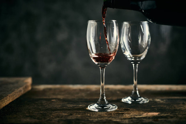 Red wine on wood background - Zdjęcie, obraz