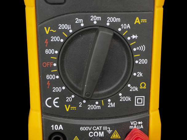 Équipement de mesure électrique multimètre numérique jaune
 - Photo, image