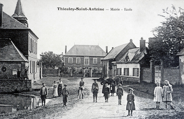 cartão postal antigo, Thieuloy-Saint-Antoine, Câmara Municipal e Escola
 - Foto, Imagem