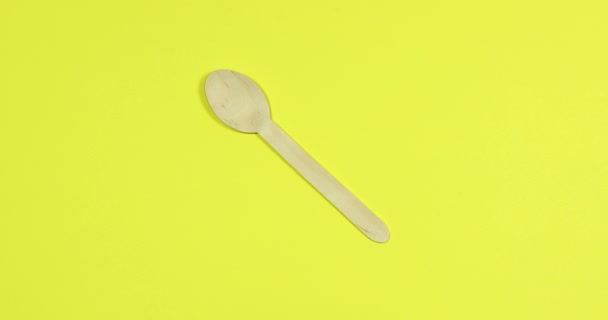 Stop motion Disposable appliance background for a meal of wood. Eco concept. - Materiał filmowy, wideo