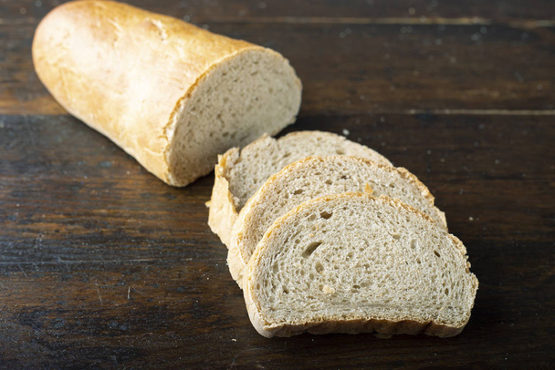 fresh white bread on the table - Zdjęcie, obraz