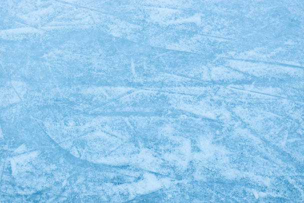 Texture abstraite de glace. Nature fond bleu. Traces de lames de patins sur glace
 - Photo, image