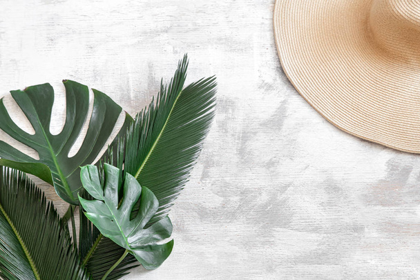 Tropical leaves on a white background with summer accessories Co - Zdjęcie, obraz