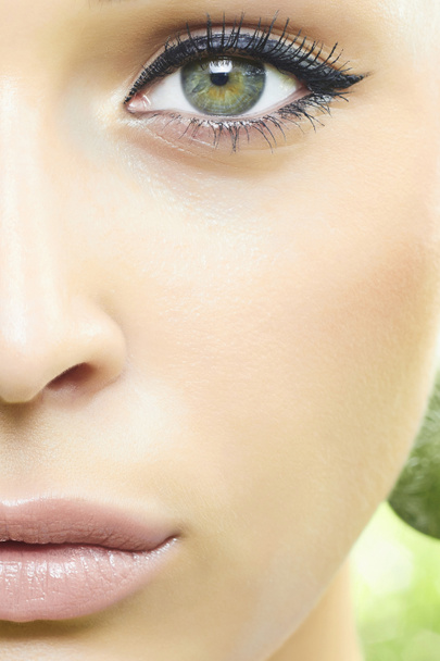 krásné zelené oko ženy. krása tváře. make-up - Fotografie, Obrázek