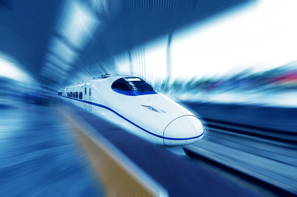 Високошвидкісний поїзд у русі
 - Фото, зображення