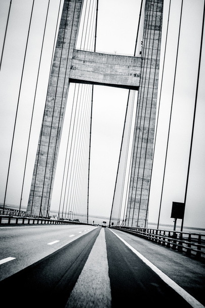 Bridge perspective - Foto, Bild