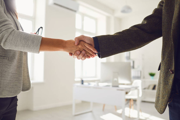 Handshake of businessmen. Female and male hand makes a handshake in the office. - Foto, Imagen