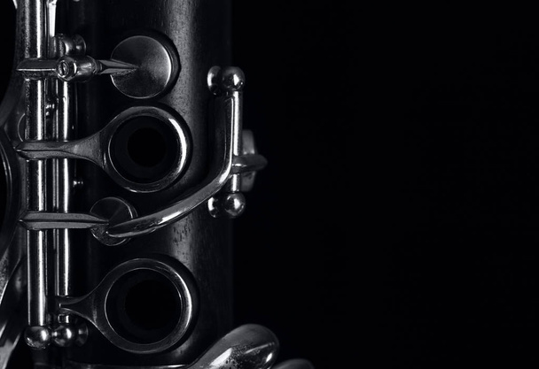 klarinét szerv fekete háttér - Fotó, kép