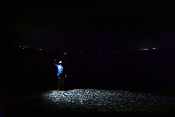 Силуэт в темноте
 - Фото, изображение