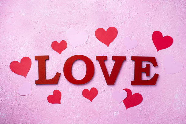 Fondo de San Valentín con letras LOVE
 - Foto, imagen