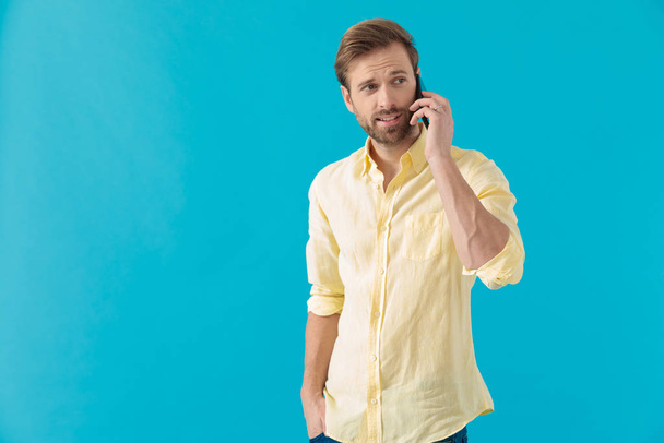 Confident casual man talking on his phone  - Photo, image